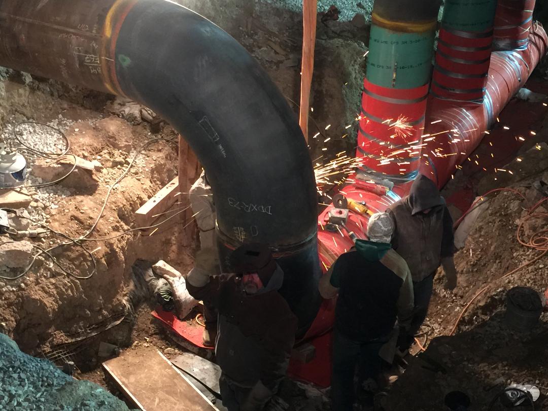 Pipeline connection work in an excavated work area
